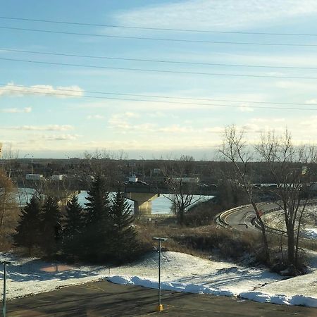 Hotels Gouverneur Montreal - Ile Charron ブーシャーヴィル エクステリア 写真