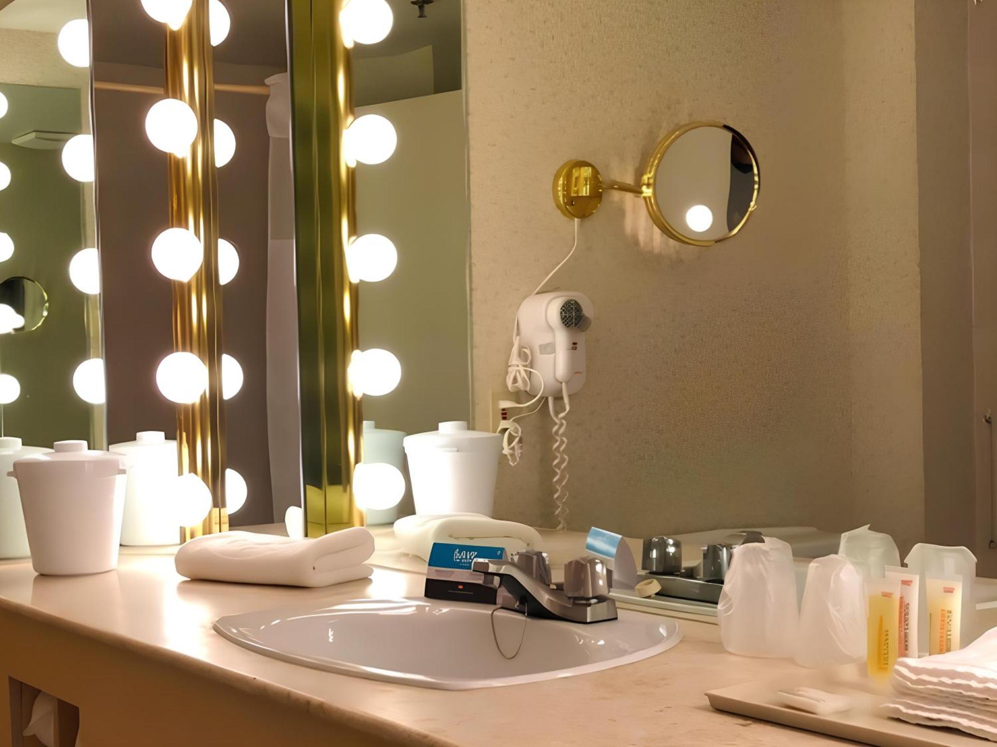 Hotels Gouverneur Montreal - Ile Charron ブーシャーヴィル エクステリア 写真